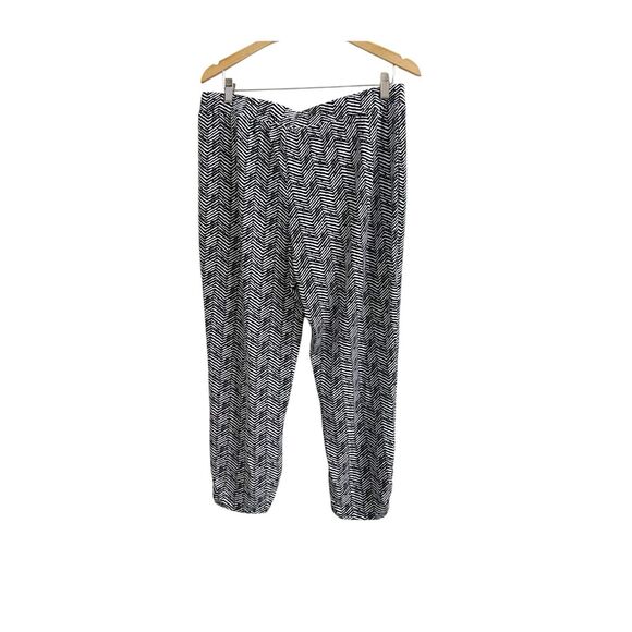 Chico’s Chevron Print Pant Size 2/Large Skimmer Black White Cropped Ankle Pant - Picture 1 of 9